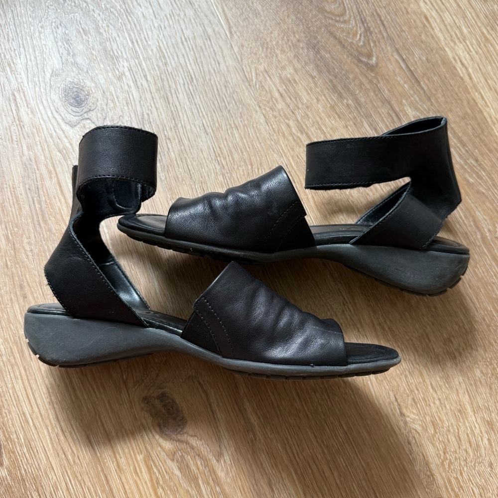 The Flexx Wedge Sandals - Picture 4 of 11